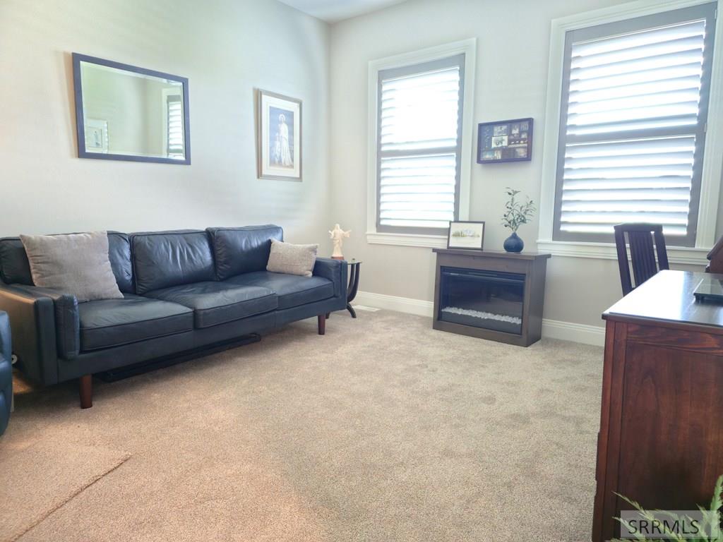 1012 Cypress Loop Property Photo 11