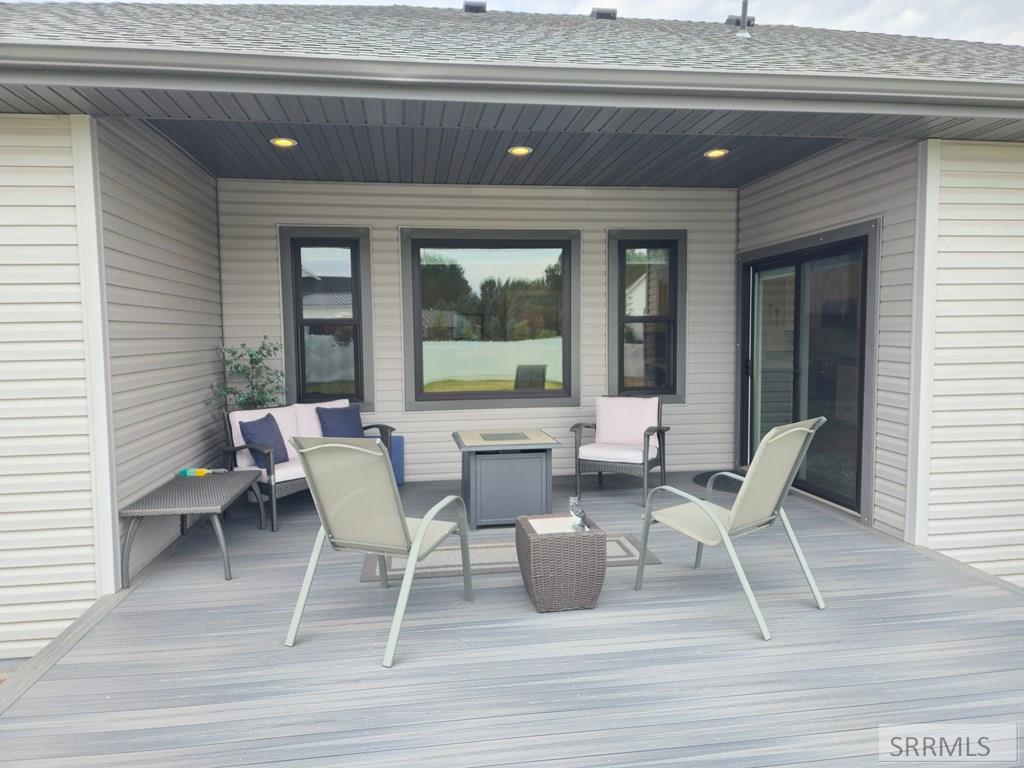 1012 Cypress Loop Property Photo 16