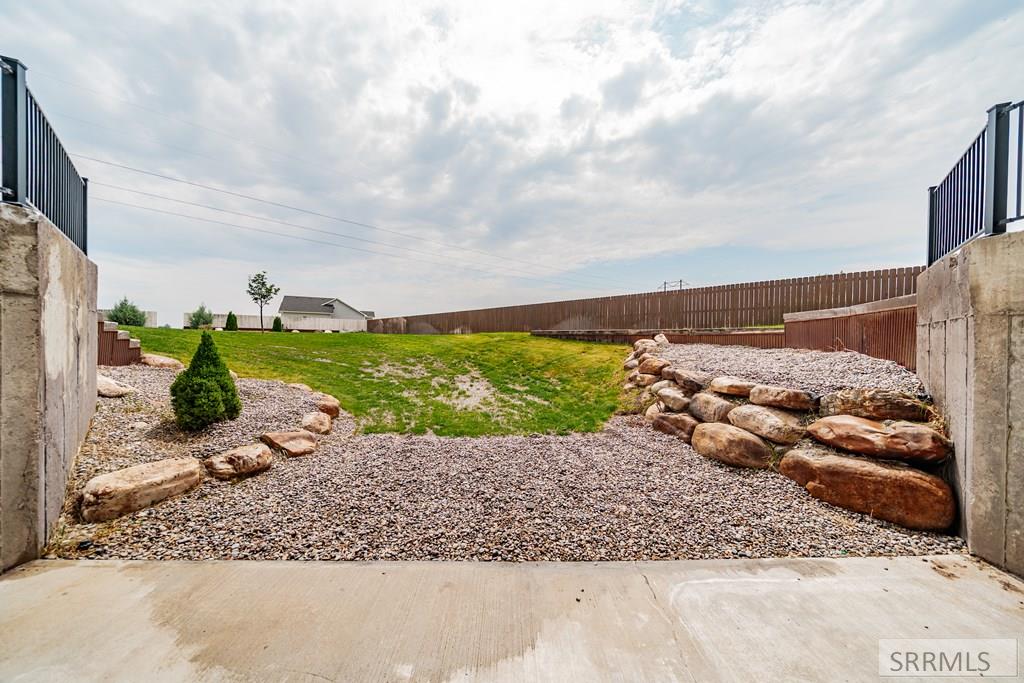 132 N 4020 E Property Photo 66