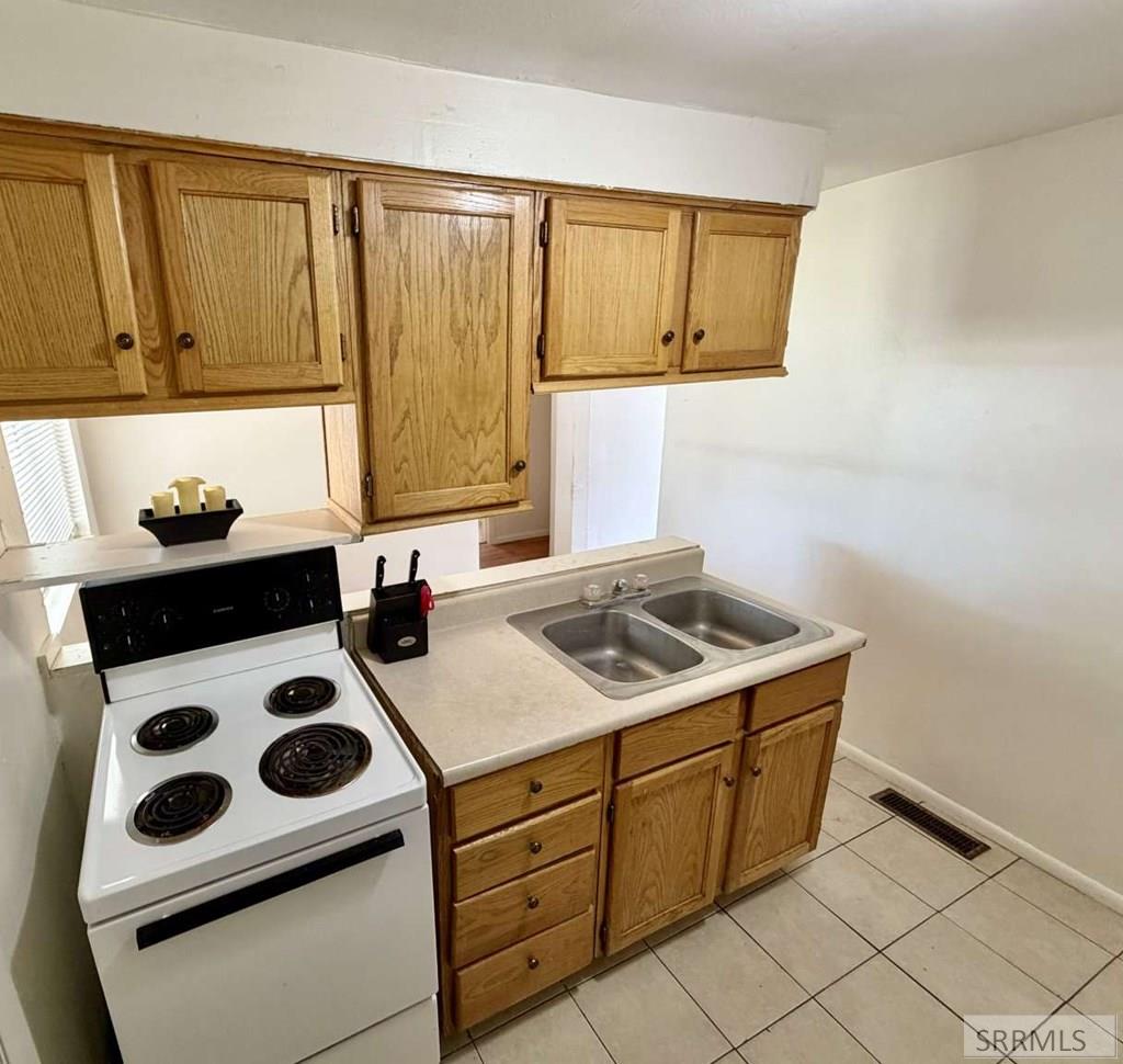 320 Lincoln Street Property Photo 4