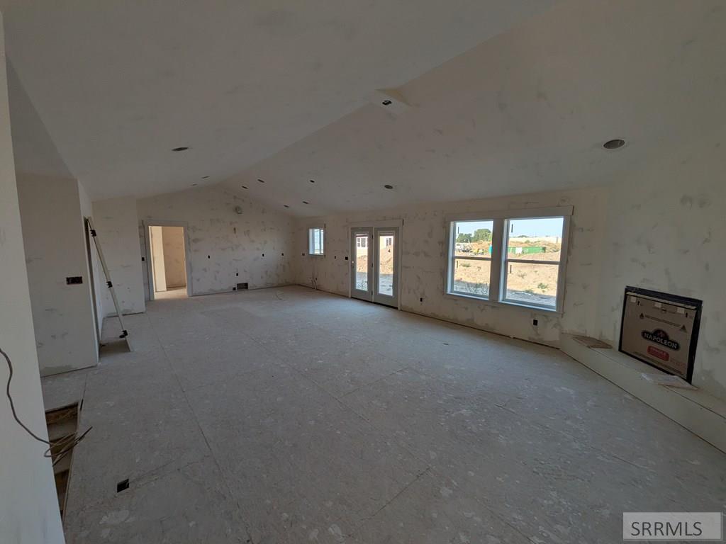 553 Meadowbrook Property Photo 4