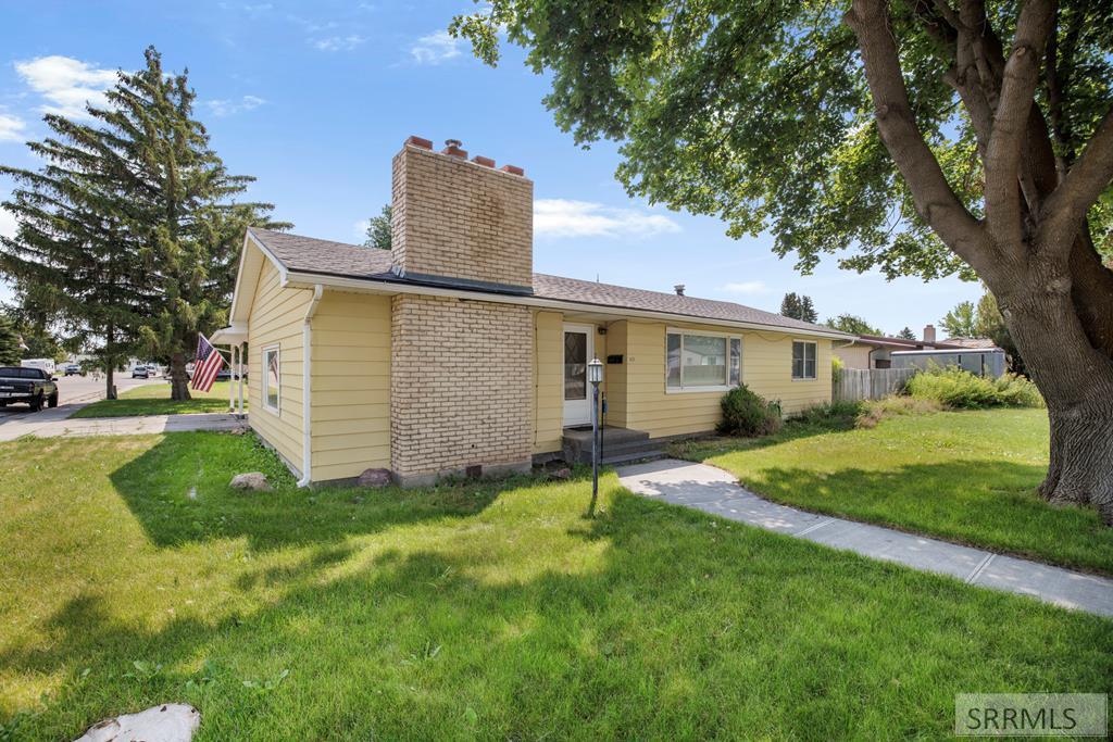 425 Horrocks Drive Property Photo 1
