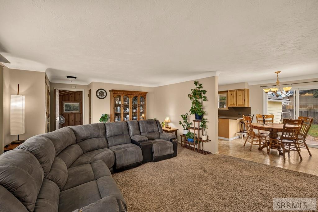 425 Horrocks Drive Property Photo 7