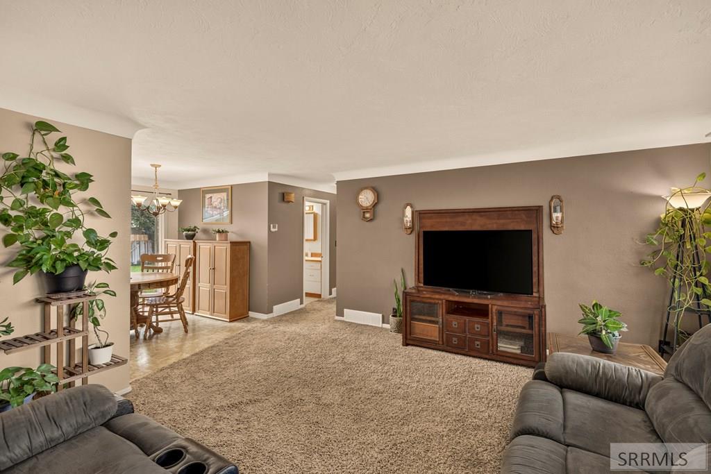 425 Horrocks Drive Property Photo 8