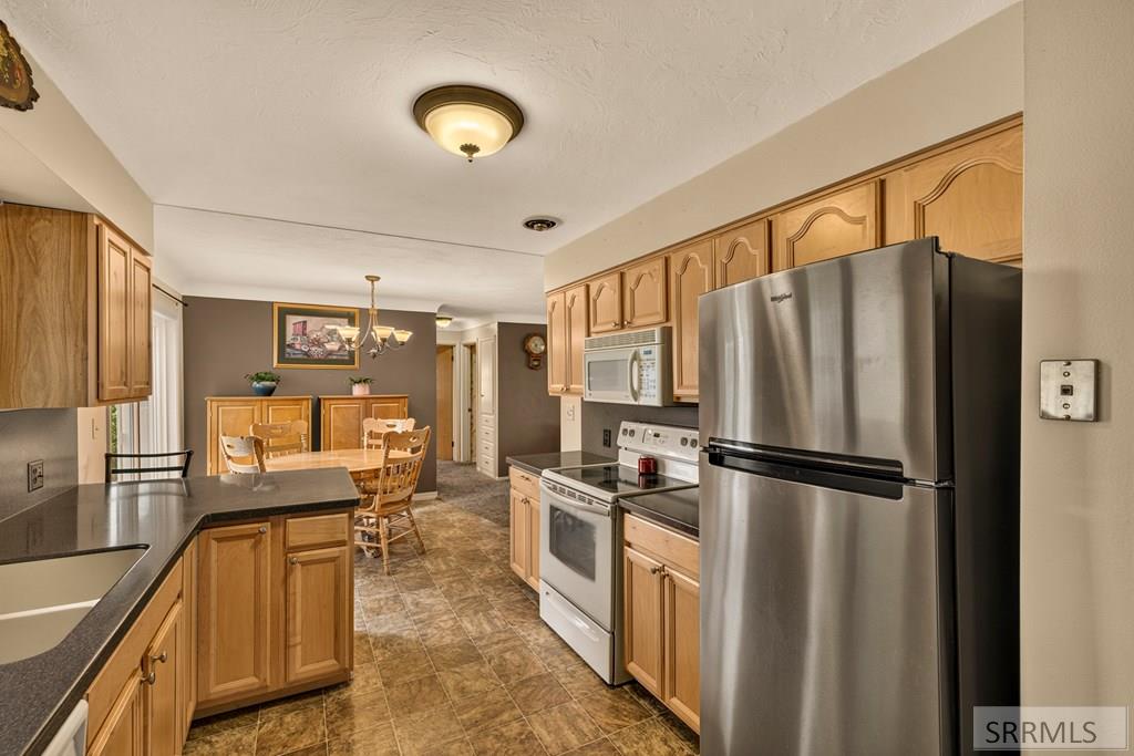 425 Horrocks Drive Property Photo 11
