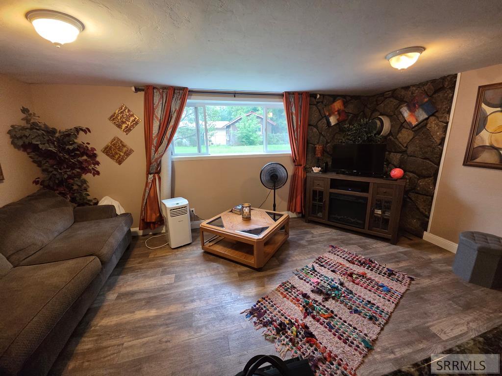 740 Melrose Drive Property Photo 6