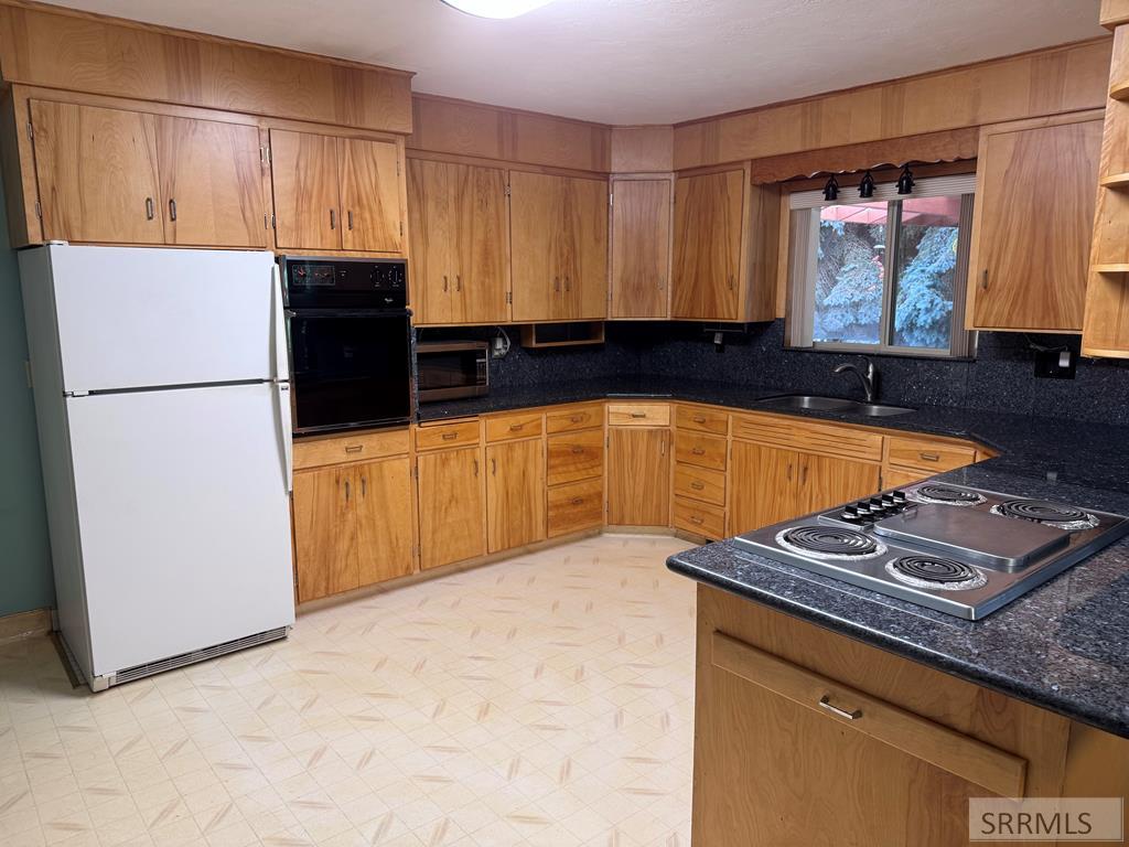 3839 E 12 N Property Photo 9