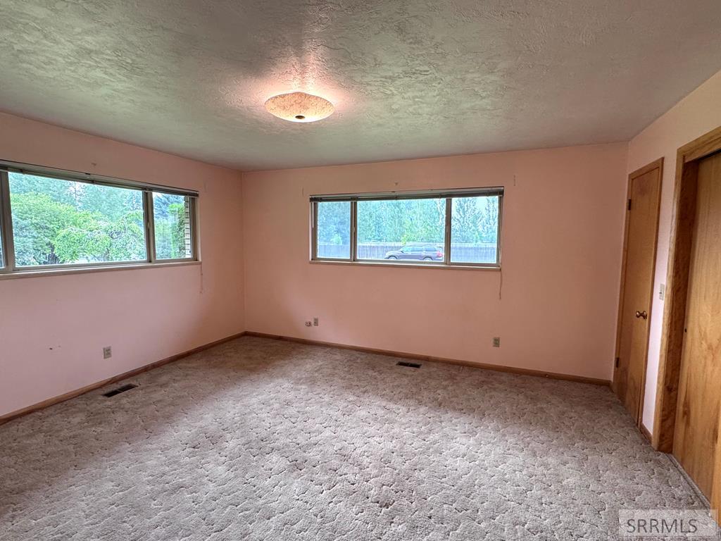 3839 E 12 N Property Photo 18