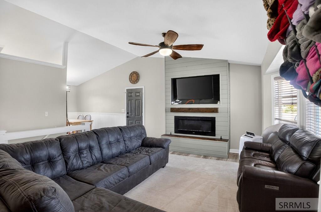 4465 E Cochise Drive Property Photo 2