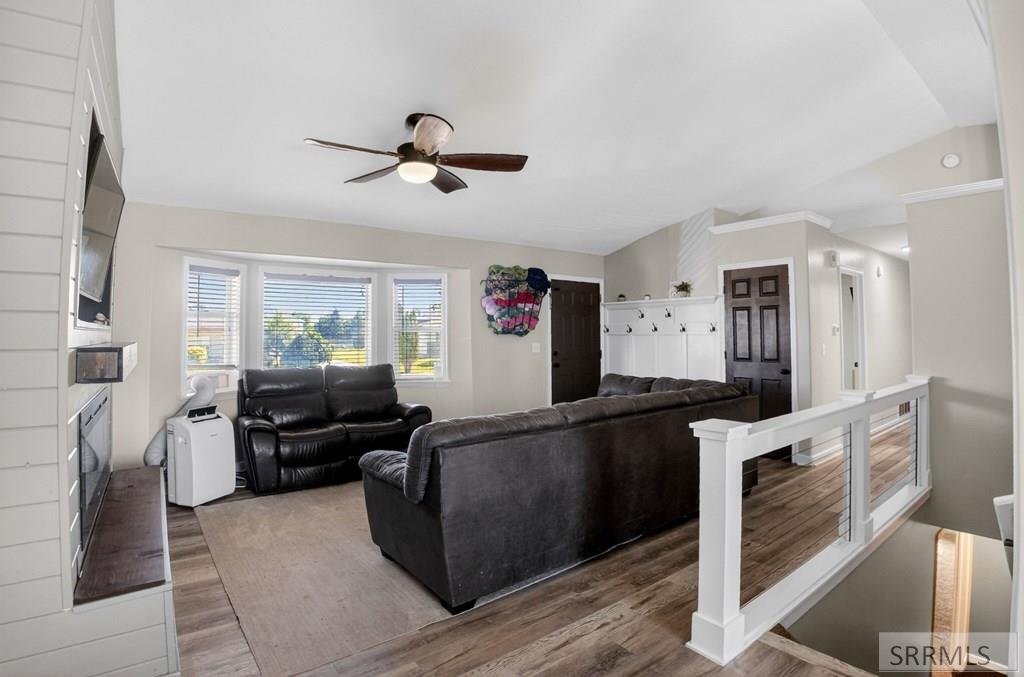 4465 E Cochise Drive Property Photo 3