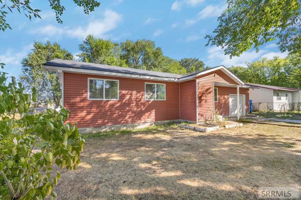 2855 E 671 N Property Photo 2