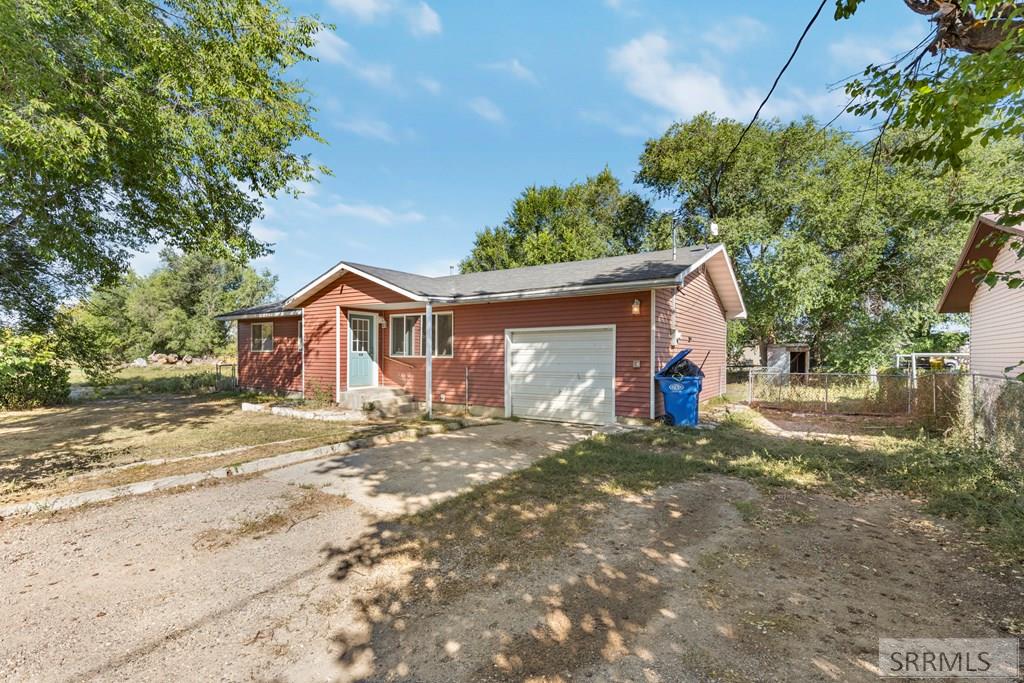 2855 E 671 N Property Photo 3