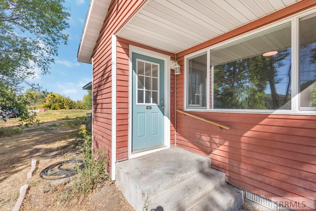 2855 E 671 N Property Photo 4