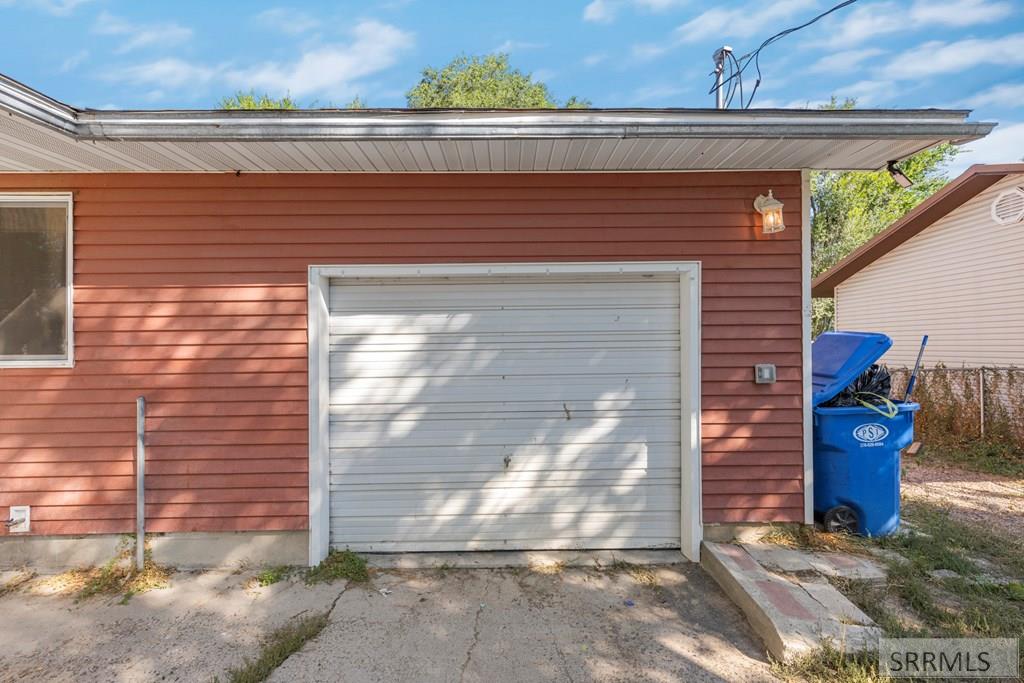 2855 E 671 N Property Photo 5
