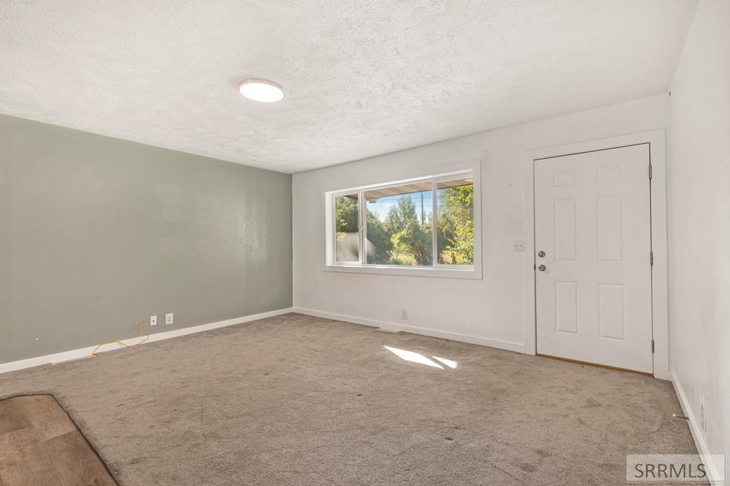 2855 E 671 N Property Photo 8