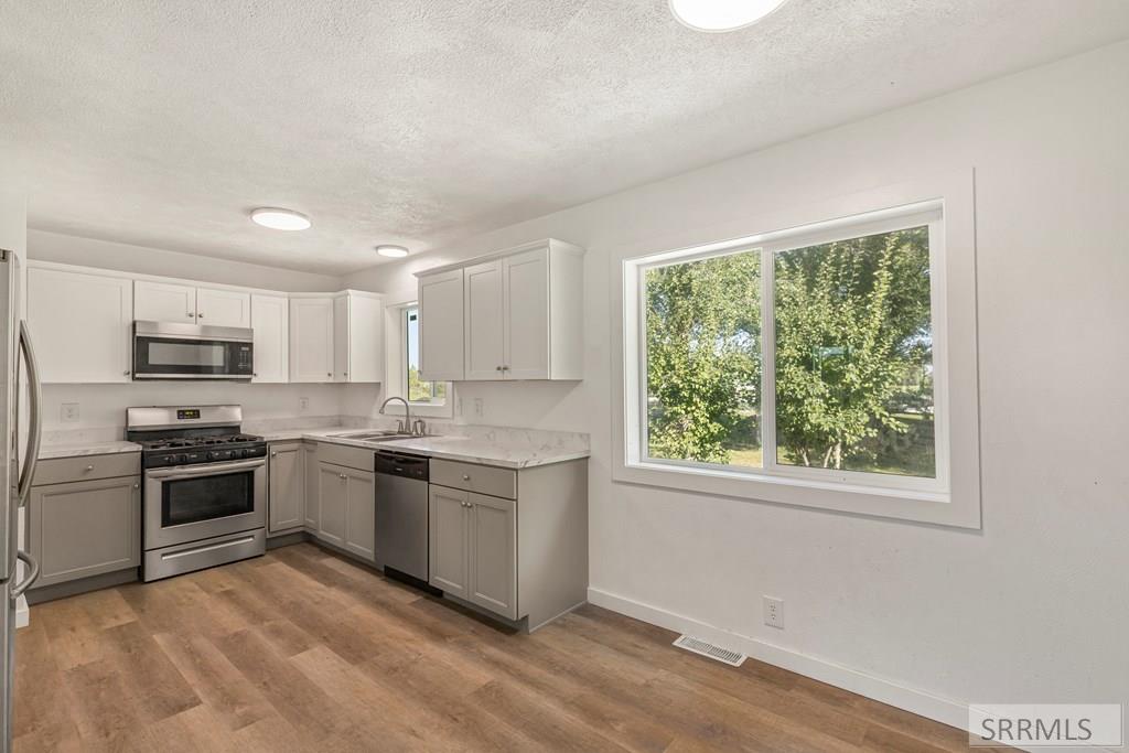 2855 E 671 N Property Photo 11