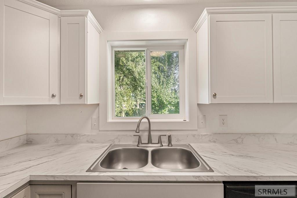 2855 E 671 N Property Photo 16