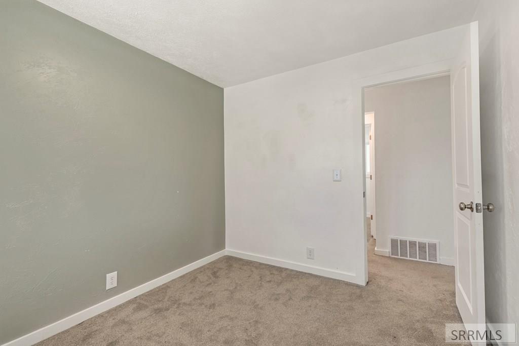 2855 E 671 N Property Photo 21