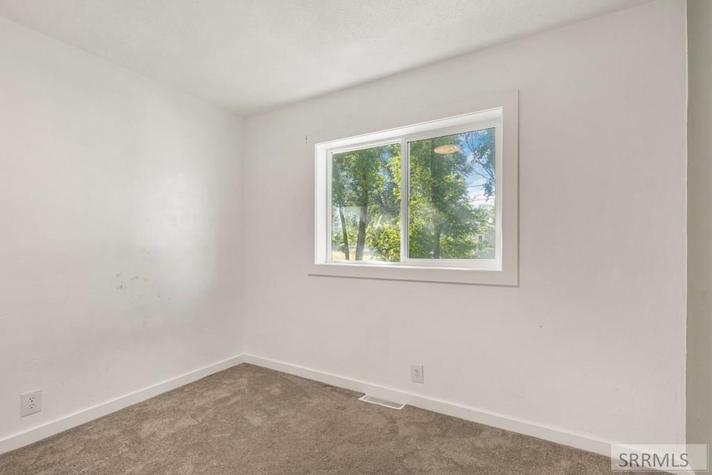 2855 E 671 N Property Photo 32