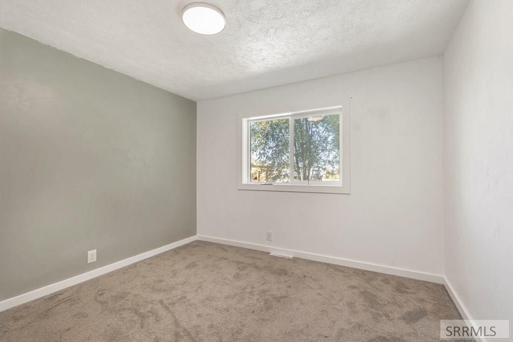 2855 E 671 N Property Photo 34