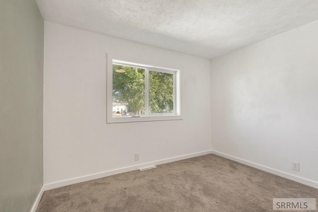 2855 E 671 N Property Photo 37