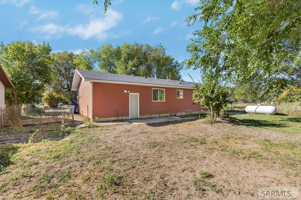 2855 E 671 N Property Photo 43