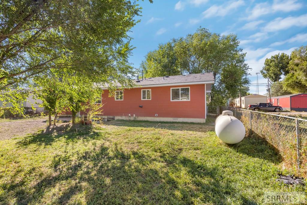 2855 E 671 N Property Photo 45
