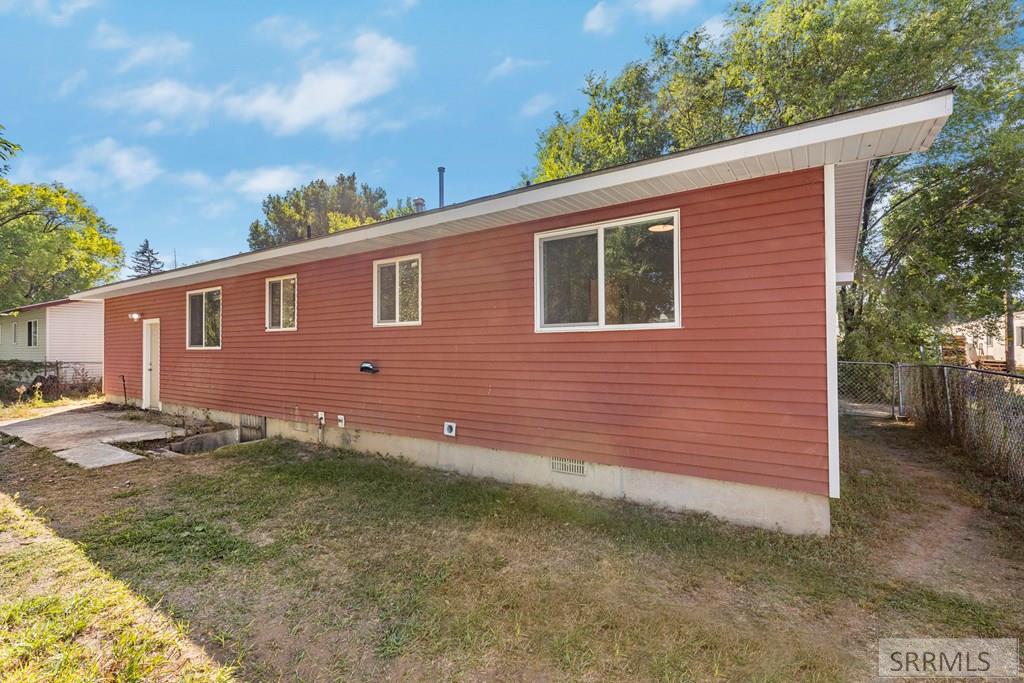 2855 E 671 N Property Photo 46