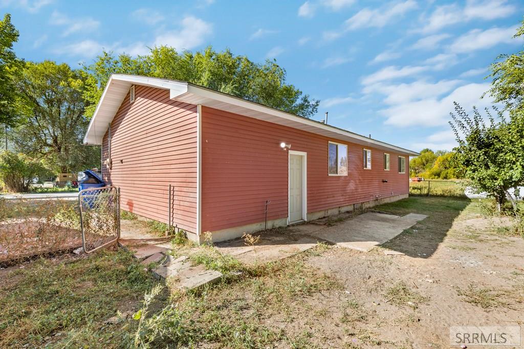 2855 E 671 N Property Photo 47