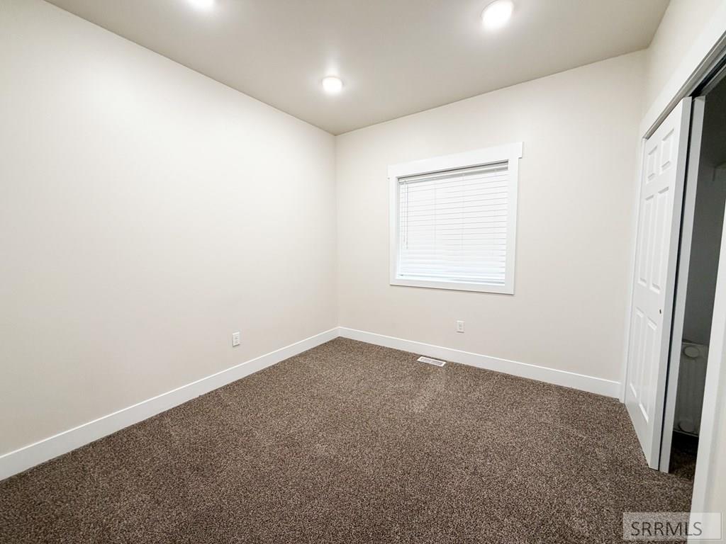 150 E 2nd Street Property Photo 14