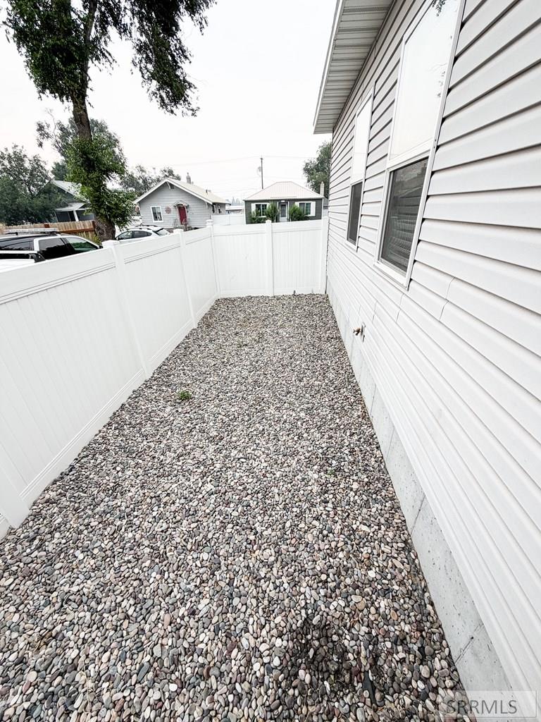 150 E 2nd Street Property Photo 20