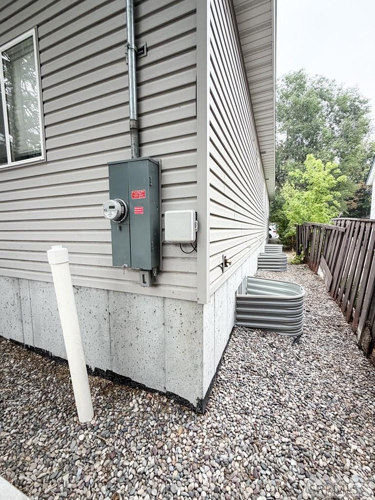 150 E 2nd Street Property Photo 23