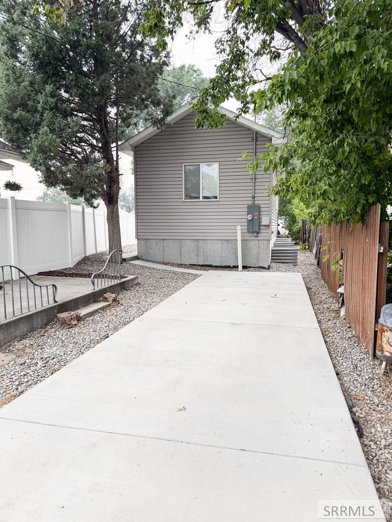150 E 2nd Street Property Photo 25