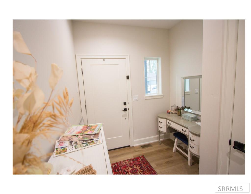 2046 47th Street Property Photo 6