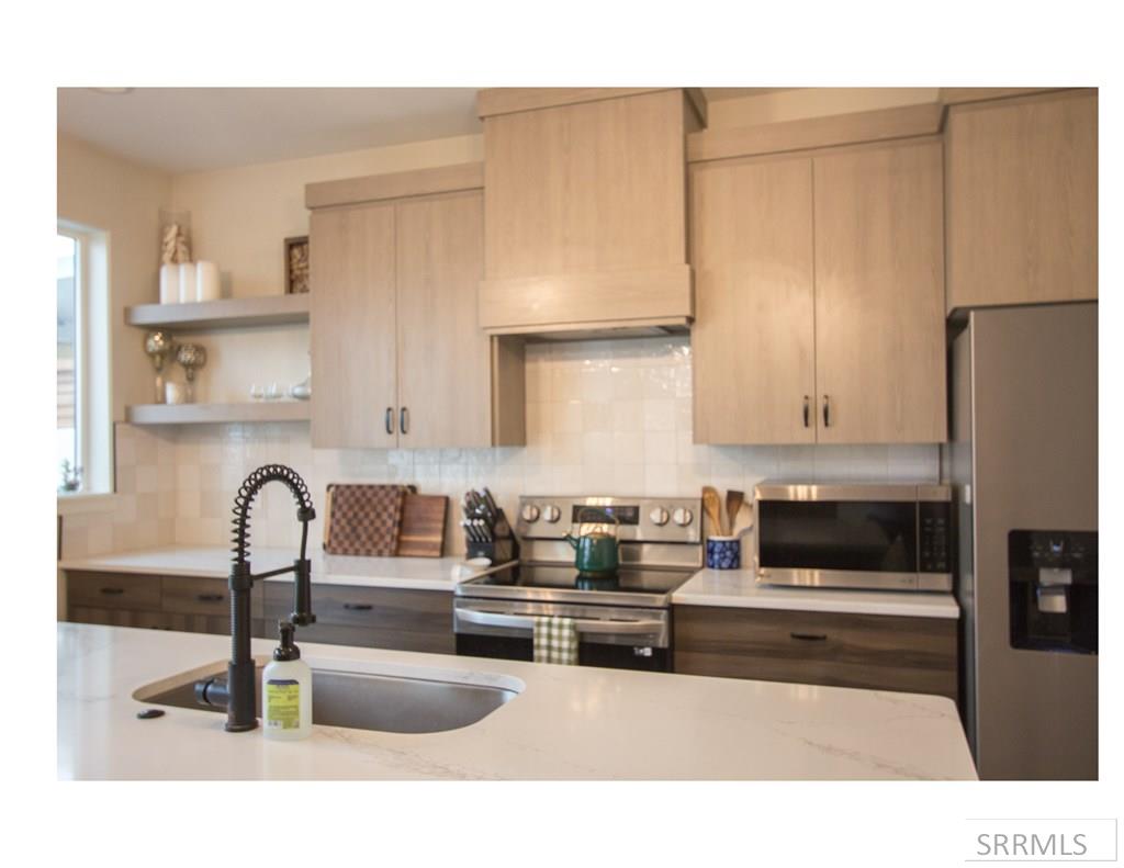 2046 47th Street Property Photo 12