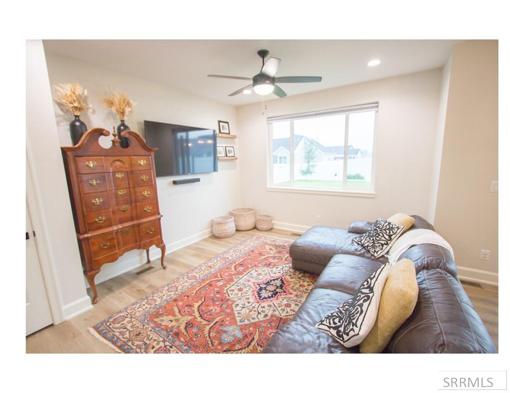 2046 47th Street Property Photo 15