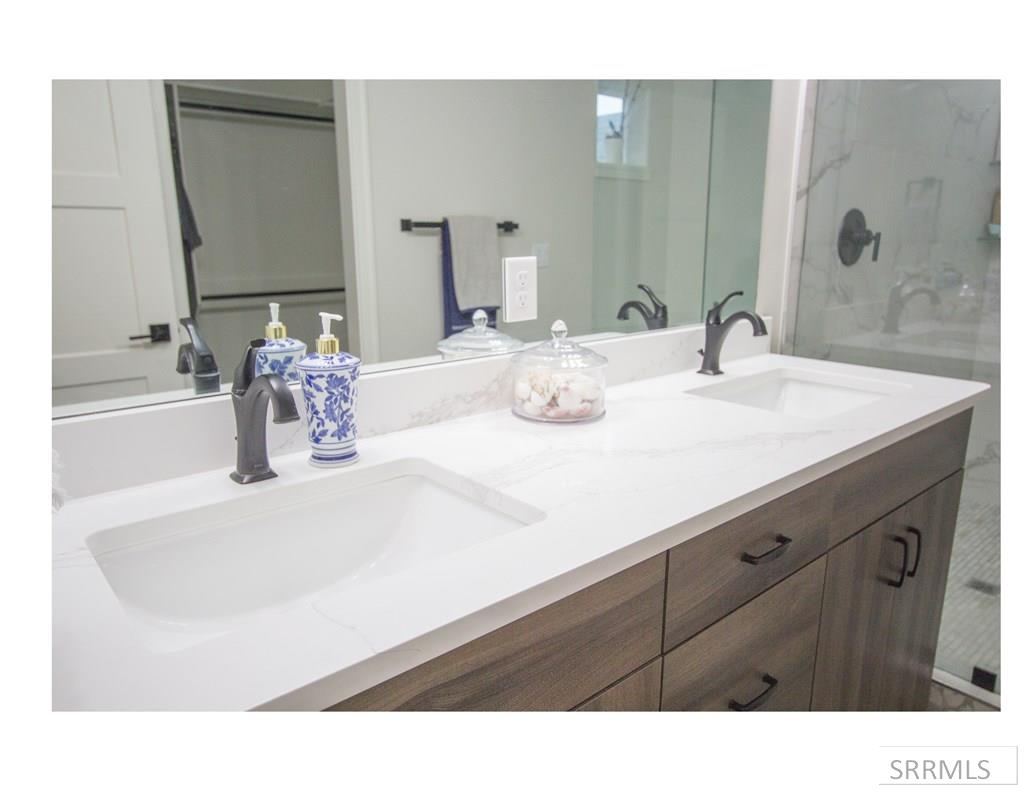 2046 47th Street Property Photo 38