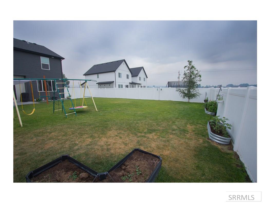 2046 47th Street Property Photo 60