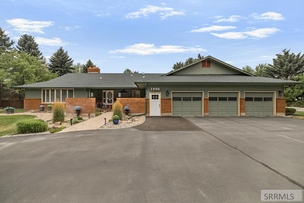 1900 Ross Avenue Property Photo 1