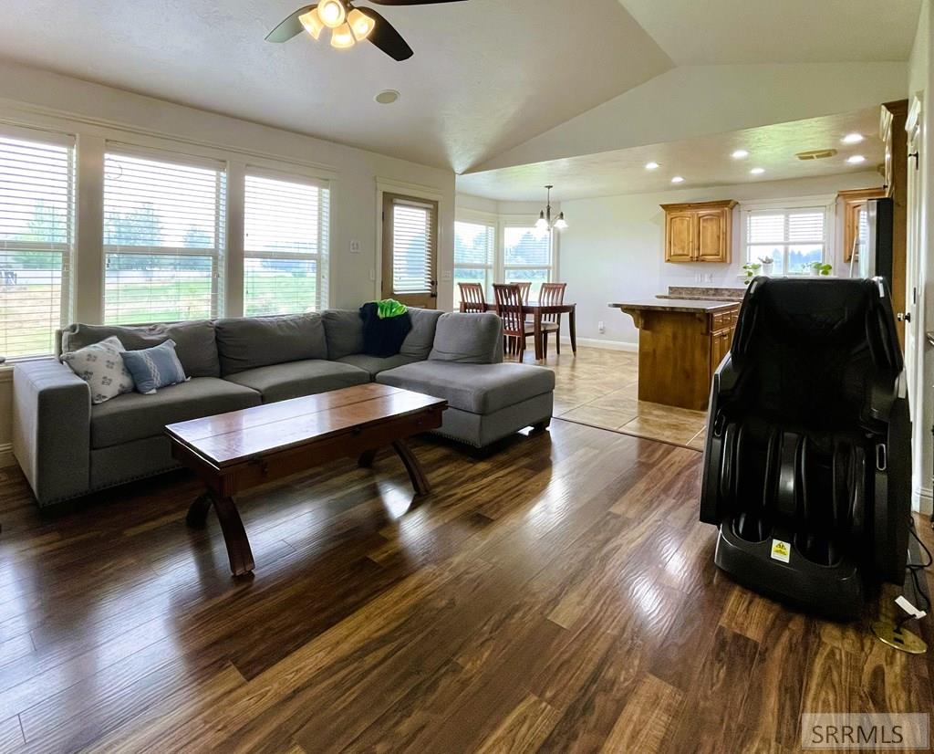 6020 Malory Drive Property Photo 4