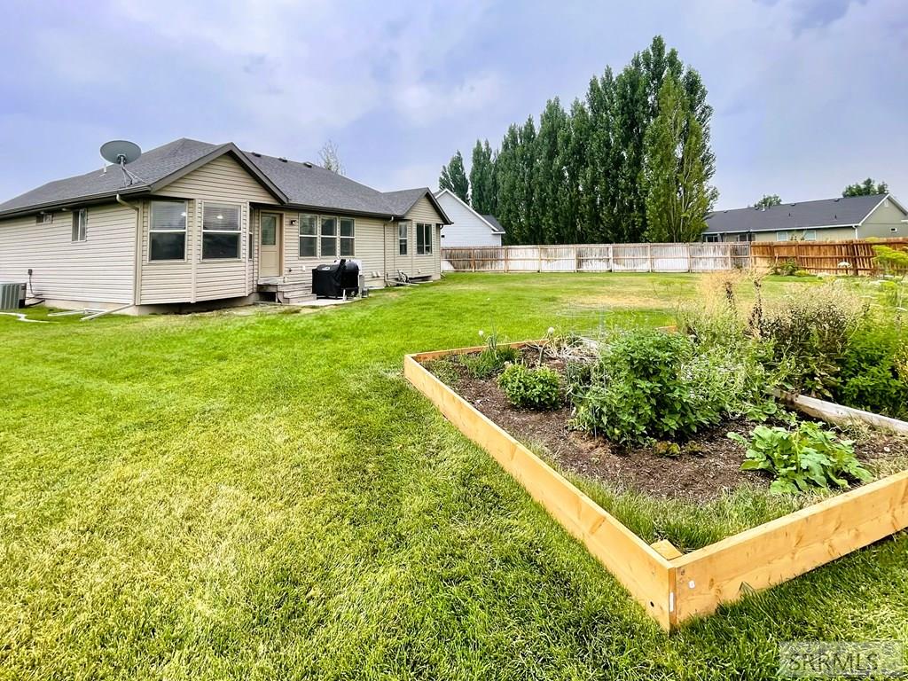 6020 Malory Drive Property Photo 8
