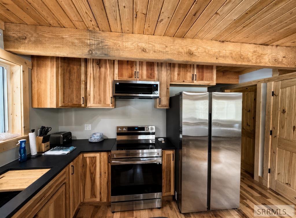 4177 Forest View Drive Property Photo 8