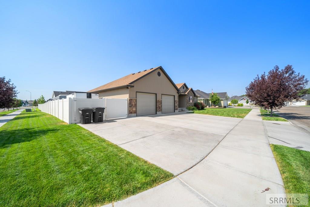3274 E Sky Mountain Court Property Photo 4