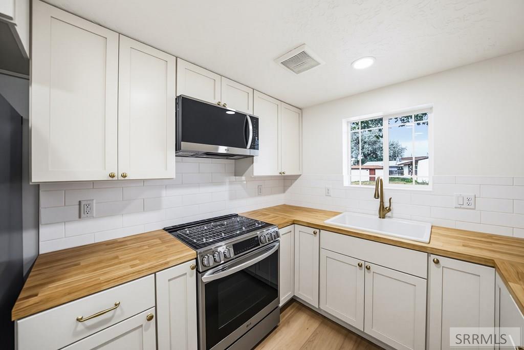 1063 Irving Street Property Photo 8