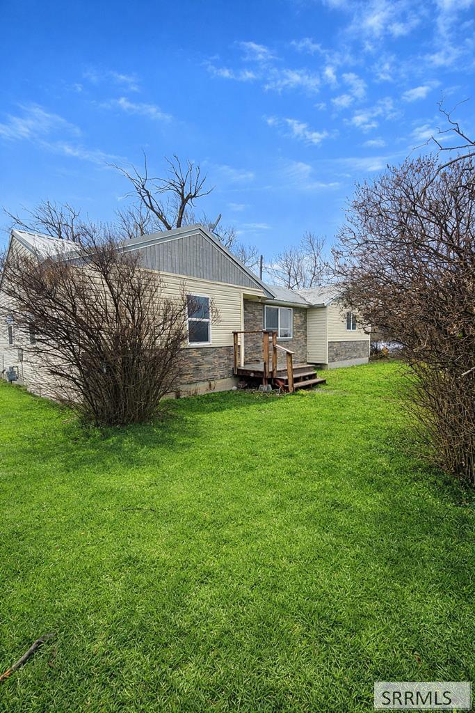 6958 N 25 E Property Photo 1