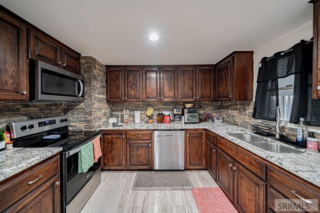 6958 N 25 E Property Photo 4