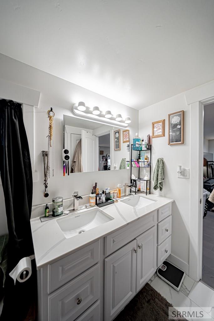 6958 N 25 E Property Photo 5