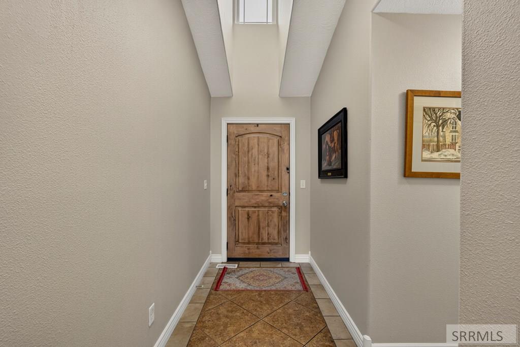 349 La Montagna Strada Property Photo 3