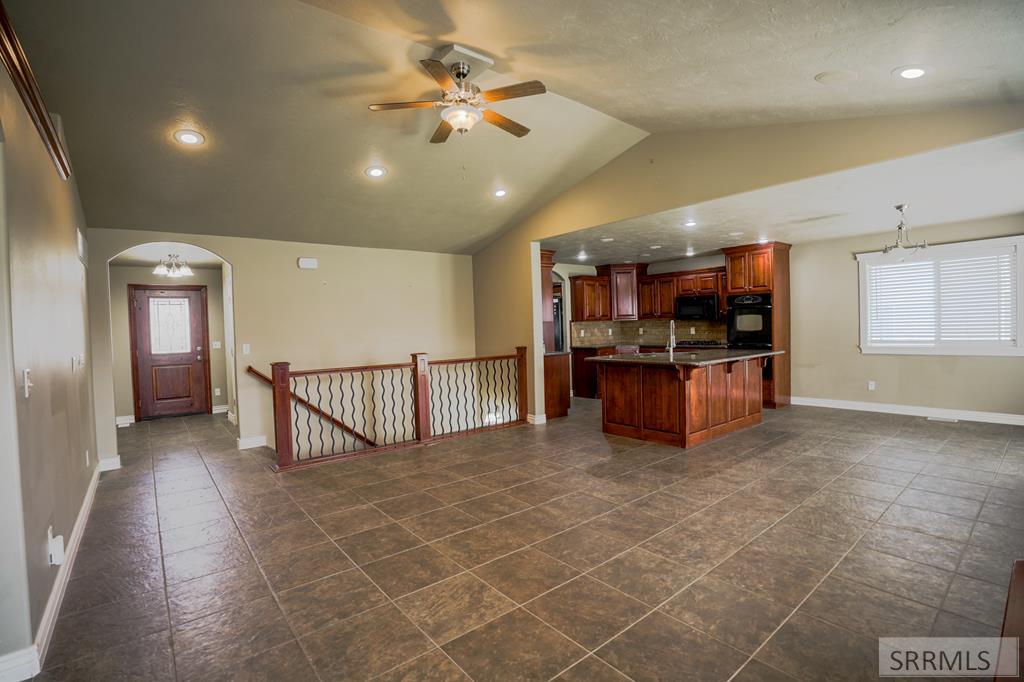 2749 Hillview Drive Property Photo 4
