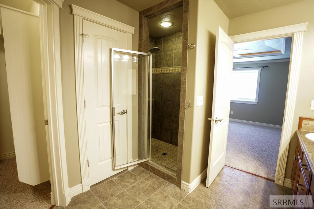 2749 Hillview Drive Property Photo 9